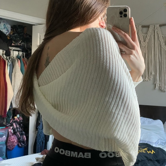Cross over white sweater - Picture 3 of 4